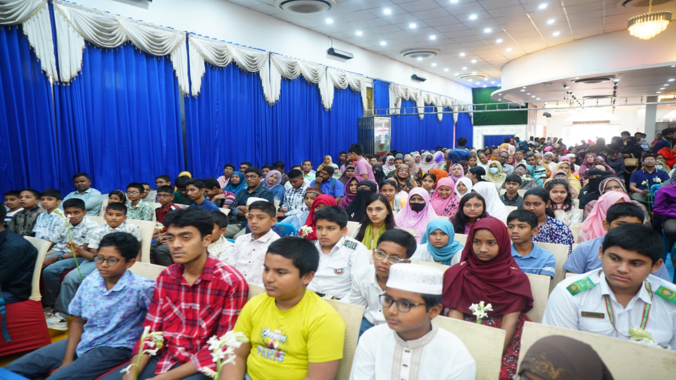 ‘কিশোরকণ্ঠ মেধাবৃত্তি পরীক্ষা–২০২৫’-এর বৃত্তি প্রদান ও সংবর্ধনা অনুষ্ঠানে উপস্থিত অভিভাবক ও শিক্ষার্থীদের একাংশ।