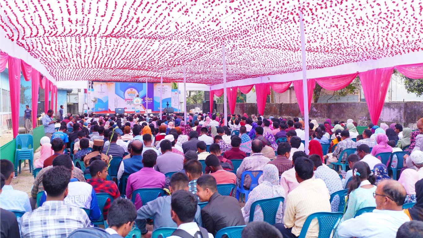কিশোরকণ্ঠ মেধাবৃত্তি পরীক্ষা ২০২৫-এর পুরস্কার প্রদান অনুষ্ঠানে বৃত্তিপ্রাপ্ত শিক্ষার্থী ও অভিভাবকদের উপস্থিতি।