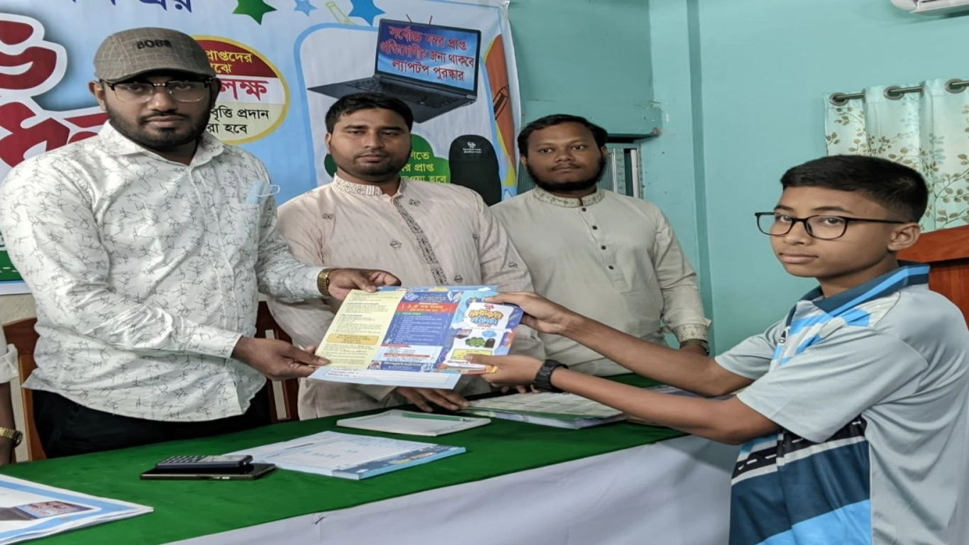 কিশোরকণ্ঠ মেধাবৃত্তি পরীক্ষা-২০২৬ এর শুভ উদ্বোধনী অনুষ্ঠানে রেজিষ্ট্রেশন ফর্ম বিতরণ